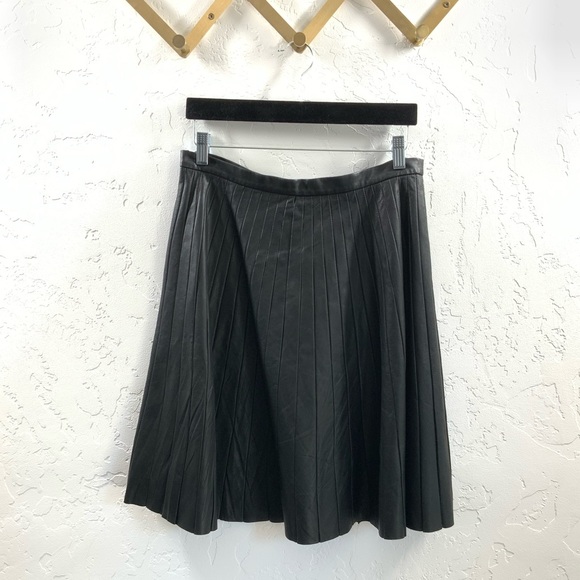 Theory Black Pleat Leather Mini Pencil Skirt - Picture 4 of 10